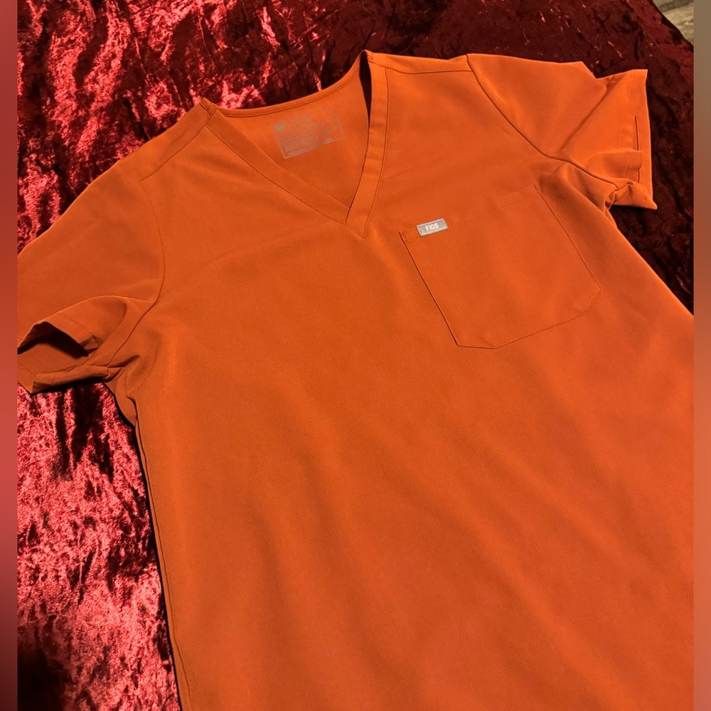 Figs scrub top- Auburn